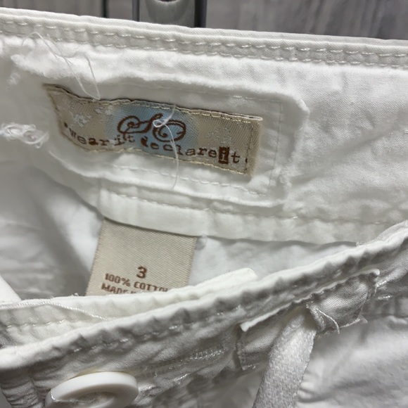 SO ware it declare it, white capris - Picture 6 of 8